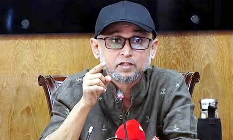 ভারত থেকে খুনের হুমকি দিচ্ছেন হাসিনা, গুলিবিদ্ধ হাদি: উপদেষ্টা ফারুকী