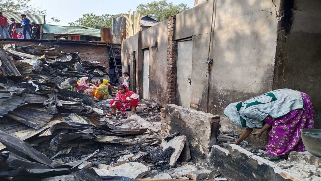 ছাইয়ের মাঝে শেষ সম্বলের খোঁজে