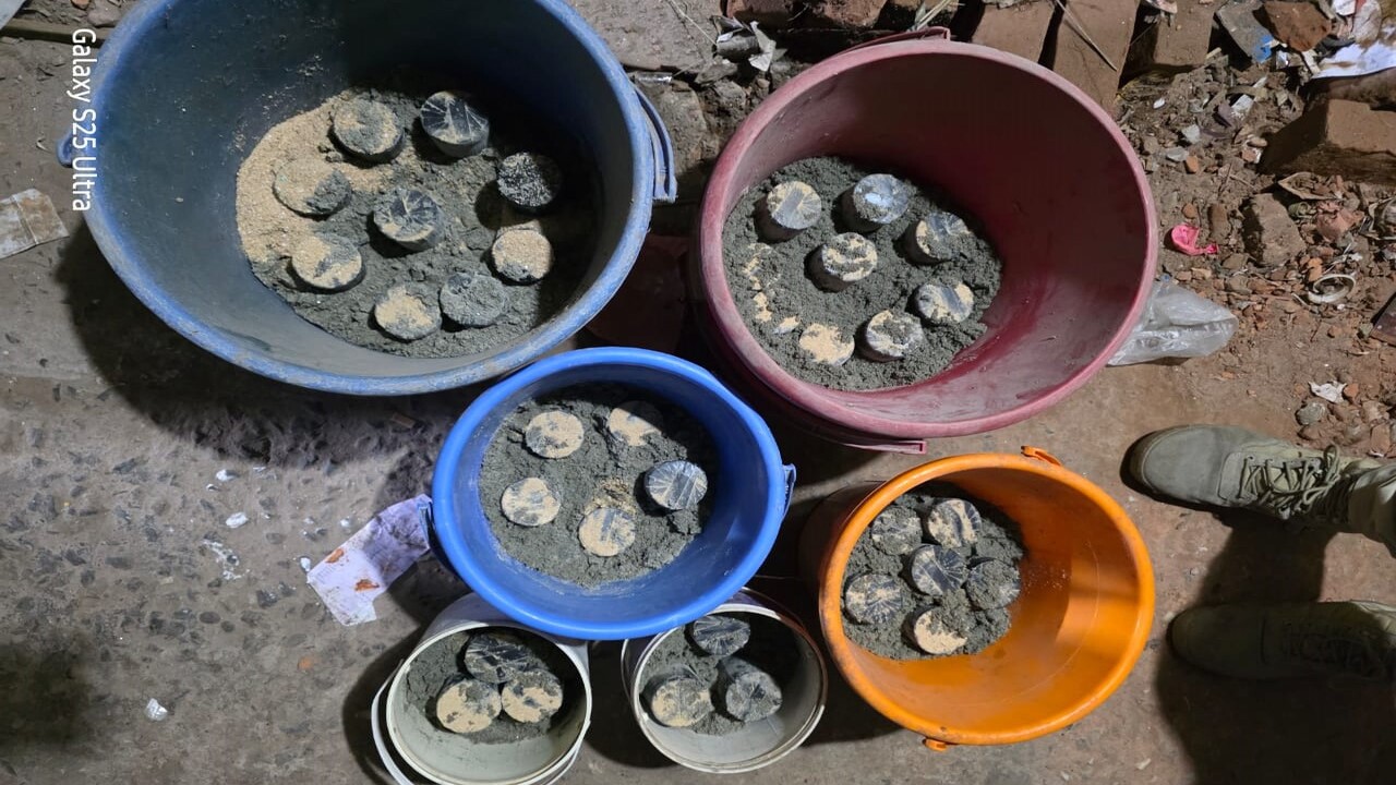 জেনেভা ক্যাম্প থেকে ৩৫ ককটেল উদ্ধার