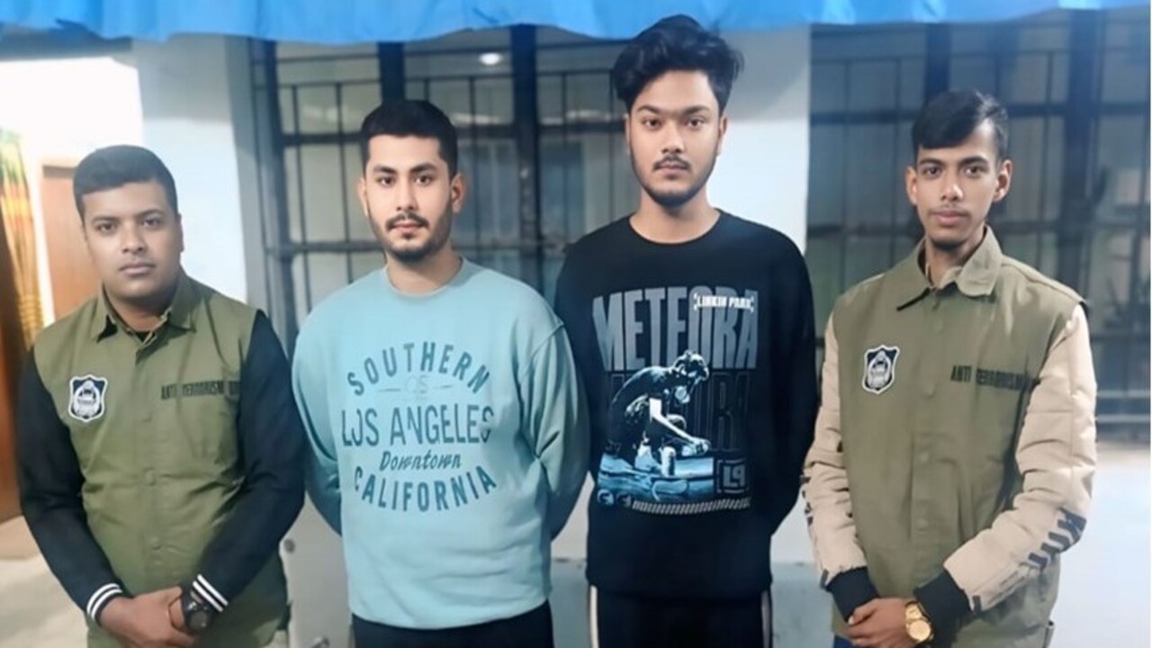 পর্নোগ্রাফি মামলায় গ্রেপ্তার ২