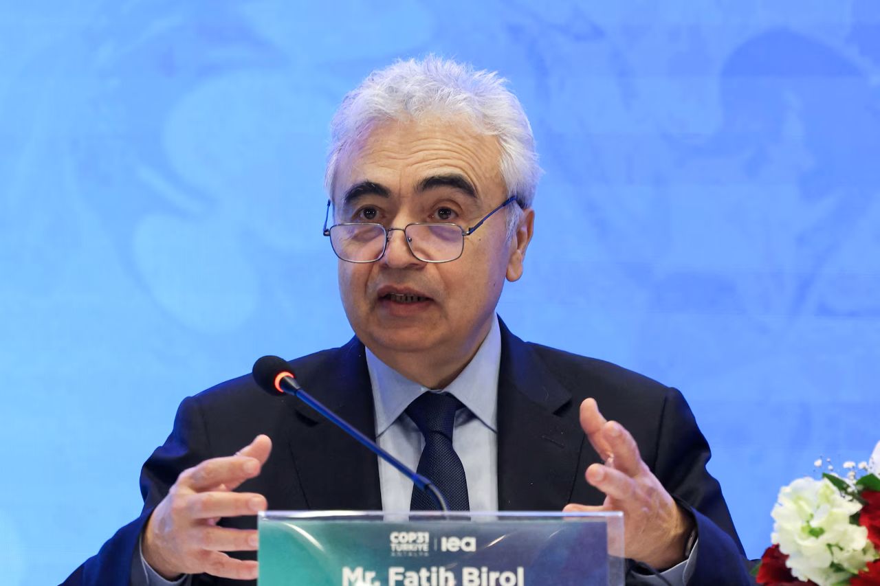 বিশ্বজুড়ে জ্বালানি সংকটের আশংকা, বড় হুমকির মুখে দরিদ্র দেশগুলো