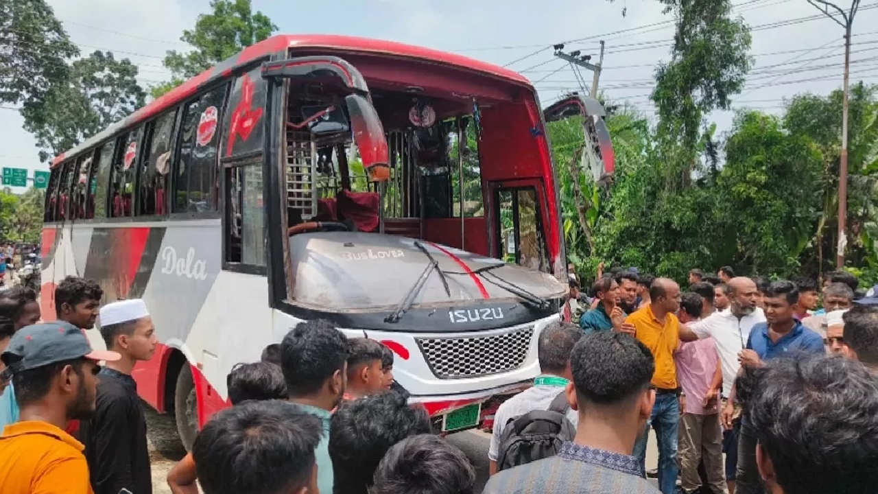গোপালগঞ্জে বাস-মোটরসাইকেল সংঘর্ষে অন্তঃসত্ত্বাসহ নিহত ৫