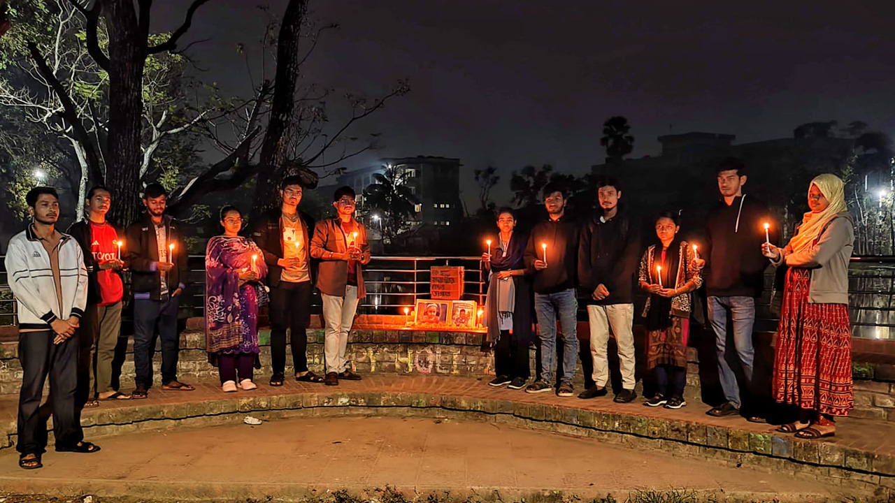 শিশু আয়েশা ও দীপু হত্যার প্রতিবাদে বরিশালে আলোক প্রজ্জ্বলন ও প্রতিবাদ সমাবেশ