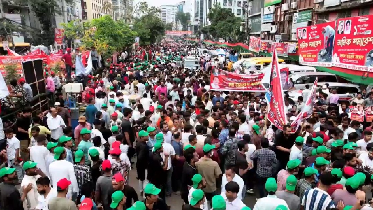 বিএনপির সমাবেশ শুরু, স্লোগান-মিছিলে মুখর নয়াপল্টন