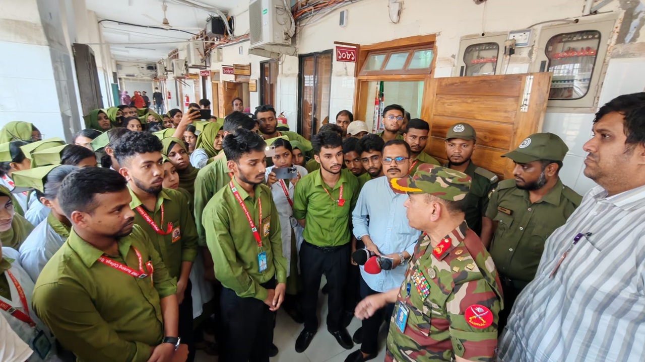 নার্সিং কলেজ পরিচালকের বিরুদ্ধে টাকা আত্মসাতের অভিযোগ, শিক্ষার্থীদের বিক্ষোভ