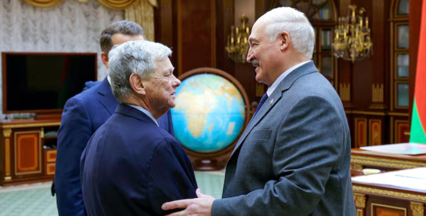 আমেরিকার নিষেধাজ্ঞা প্রত্যাহারের পর ১২৩ বন্দীকে মুক্তি দিল বেলারুশ