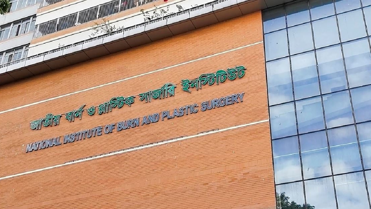 হাজারীবাগে গ্যাস লিকেজ থেকে আগুন, শিশুসহ দগ্ধ ৪