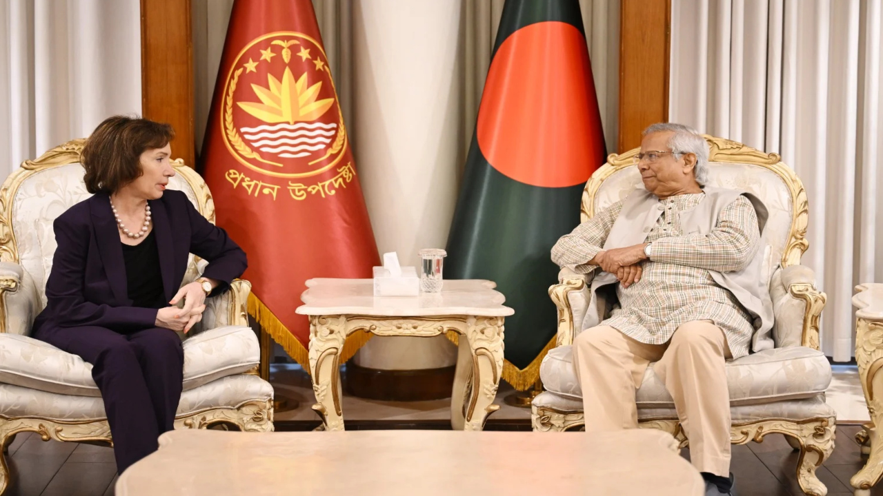 শান্তি বিঘ্নিতের চেষ্টা কঠোরভাবে মোকাবিলা করা হবে: প্রধান উপদেষ্টা