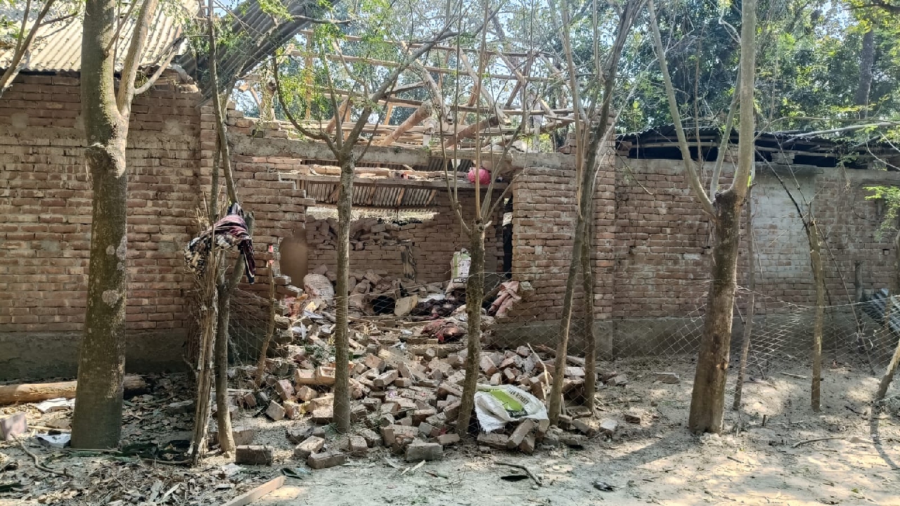 চাঁপাইনবাবগঞ্জে ‘ককটেল’ তৈরির সময় বিস্ফোরণে নিহত ২, আহত ৩