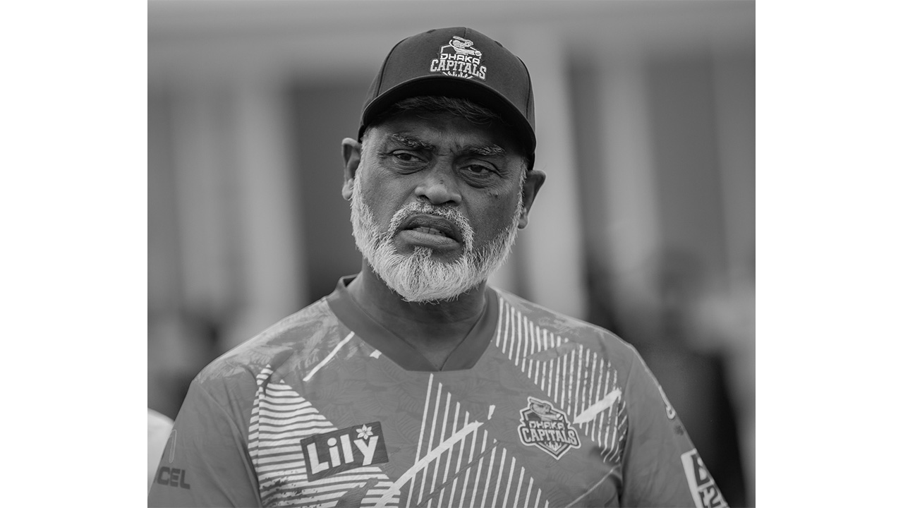 মাঠে লুটিয়ে পড়লেন ঢাকার সহকারী কোচ, হাসপাতালে মৃত্যু