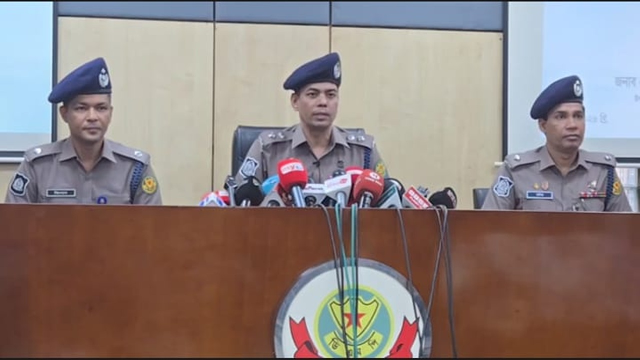 শহীদ মিনারে টিকটকার রাকিব হত্যা: পিস্তলসহ গ্রেপ্তার ৫