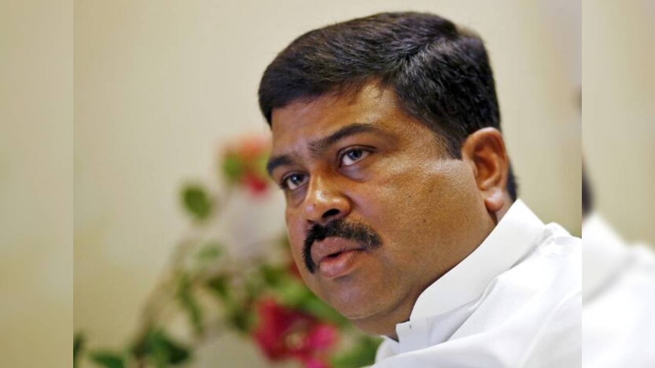 পদত্যাগের খবর জানিয়ে এক্সে যা লিখলেন ধর্মেন্দ্র প্রধান