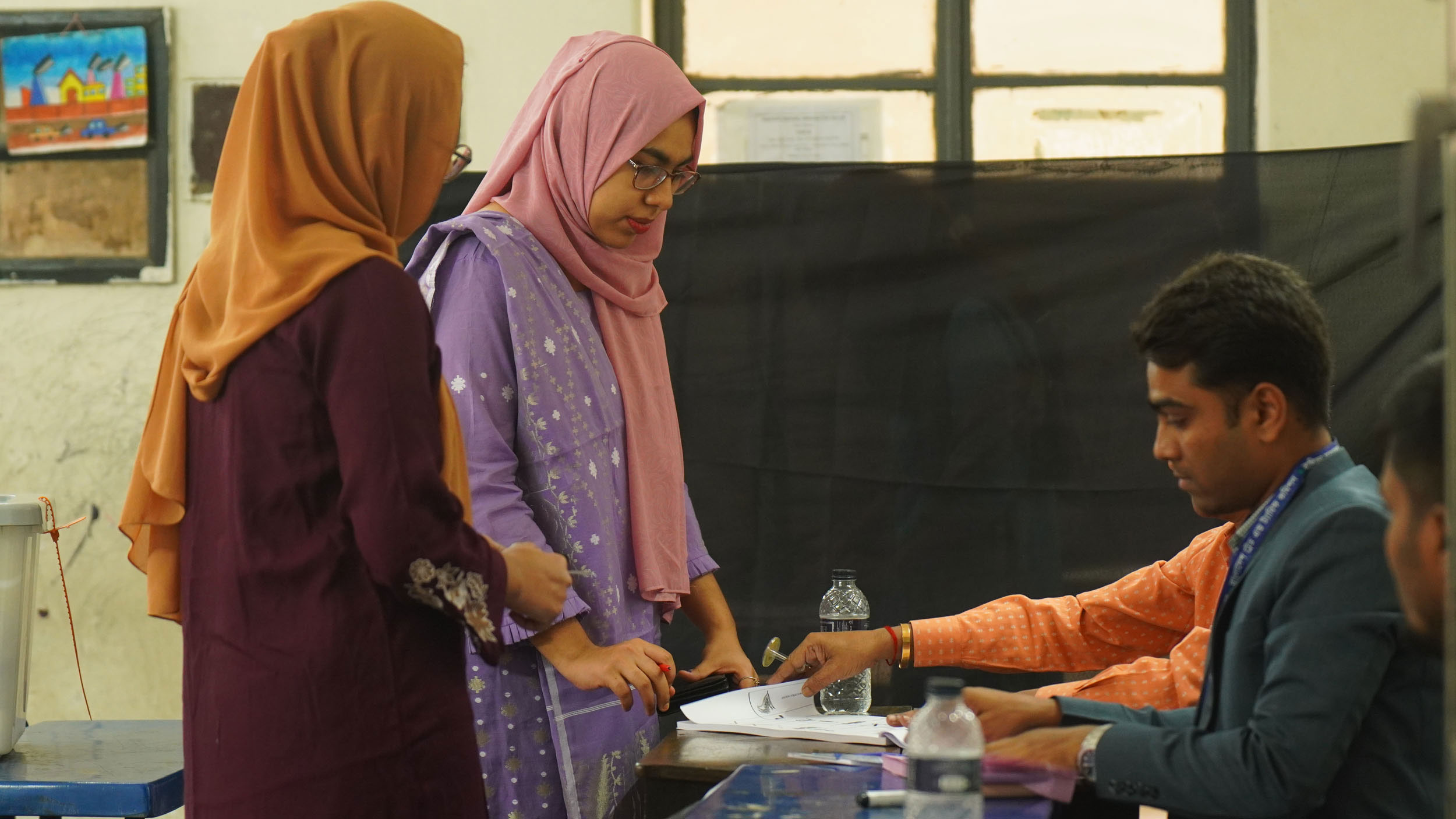 বাংলাদেশের নির্বাচন শেষ, ভবিষ্যৎ এখনো অনিশ্চিত