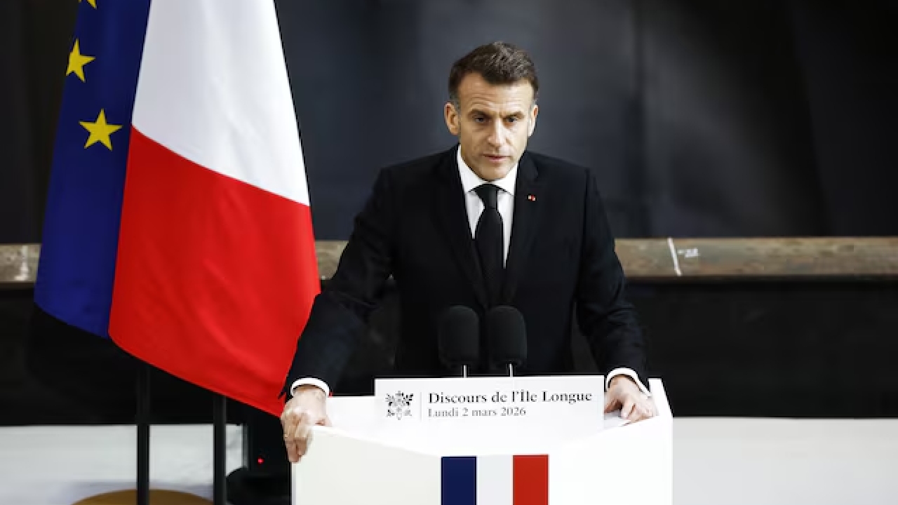 ভূমধ্যসাগরে বিমানবাহী রণতরি পাঠাচ্ছে ফ্রান্স