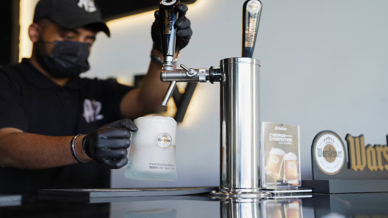 সৌদি আরবে বাড়ছে মদের দোকান