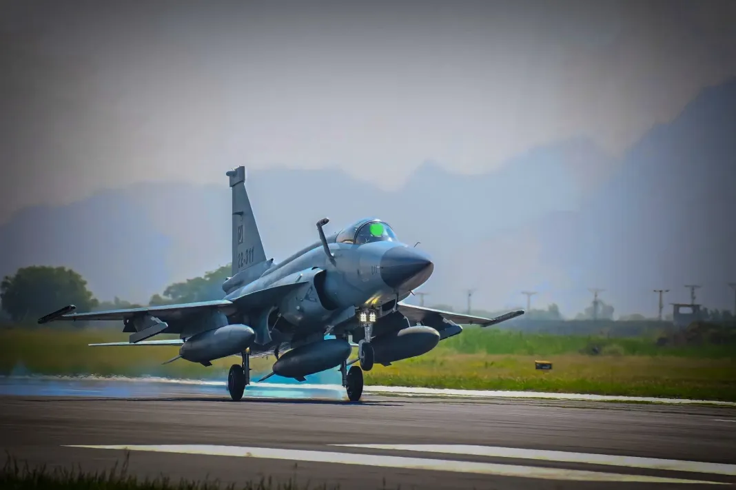 ভারতকে ভোগানো যুদ্ধবিমান কিনলে কতটা সুবিধা পাবে বাংলাদেশ?