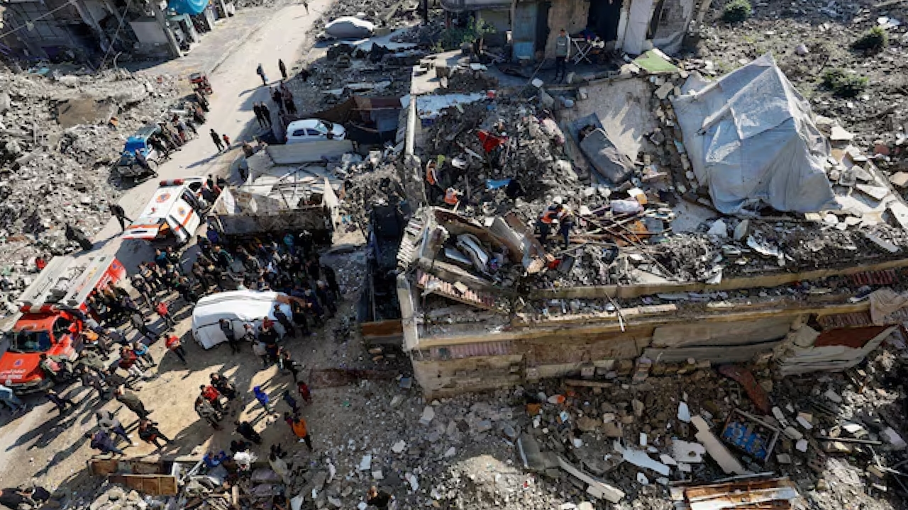 ইসরায়েলের হামলায় নারী ও শিশুসহ ৩২ ফিলিস্তিনি নিহত