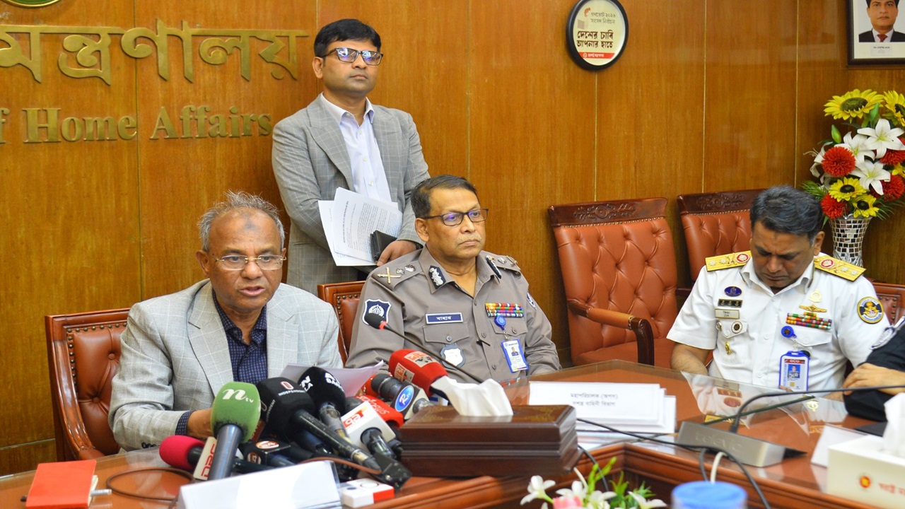 নির্বাচনী প্রচার ঘিরে সর্বোচ্চ সতর্ক থাকার নির্দেশ স্বরাষ্ট্র উপদেষ্টার