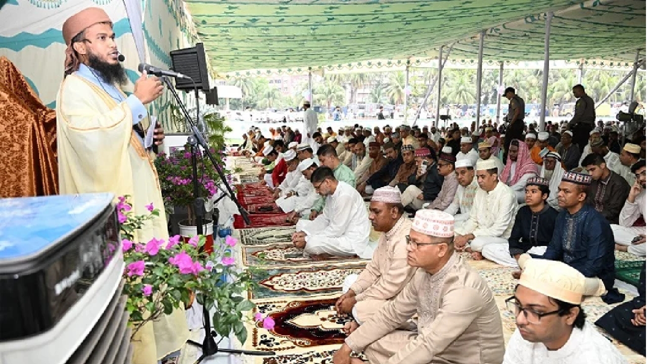 রাজারবাগে ঈদের নামাজ আদায় করলেন আইজিপি