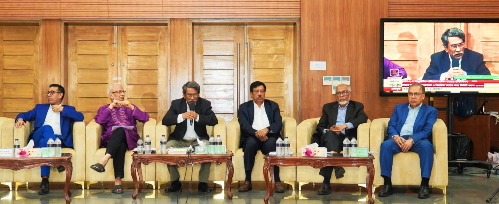 জুলাই সনদ নিয়ে রাজনৈতিক ঐকমত্য না হলে একাধিক বাস্তবায়ন প্রক্রিয়ার প্রস্তাব : আলী রীয়াজ