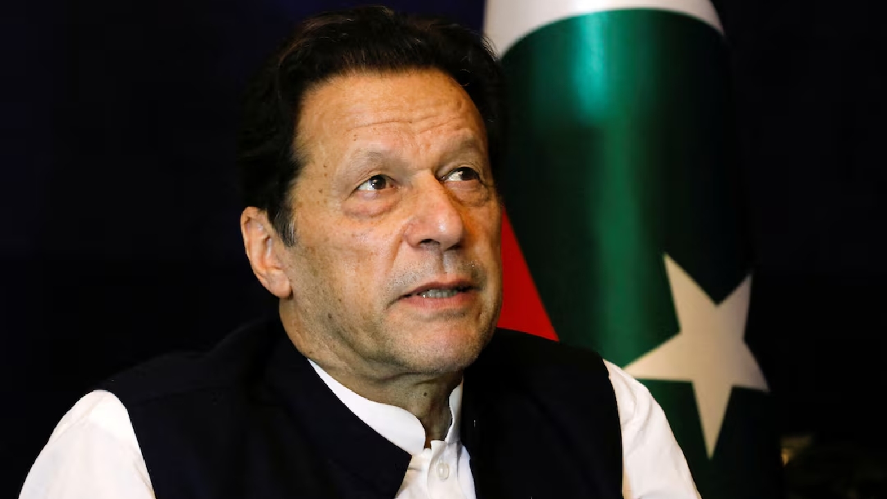 আরেক মামলায় ইমরান-বুশরা বিবির ১৭ বছরের কারাদণ্ড