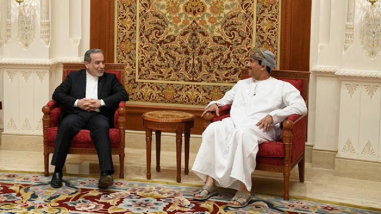 উত্তেজনার মধ্যেই ওমানে বৈঠকে বসতে চলেছে ইরান-আমেরিকা