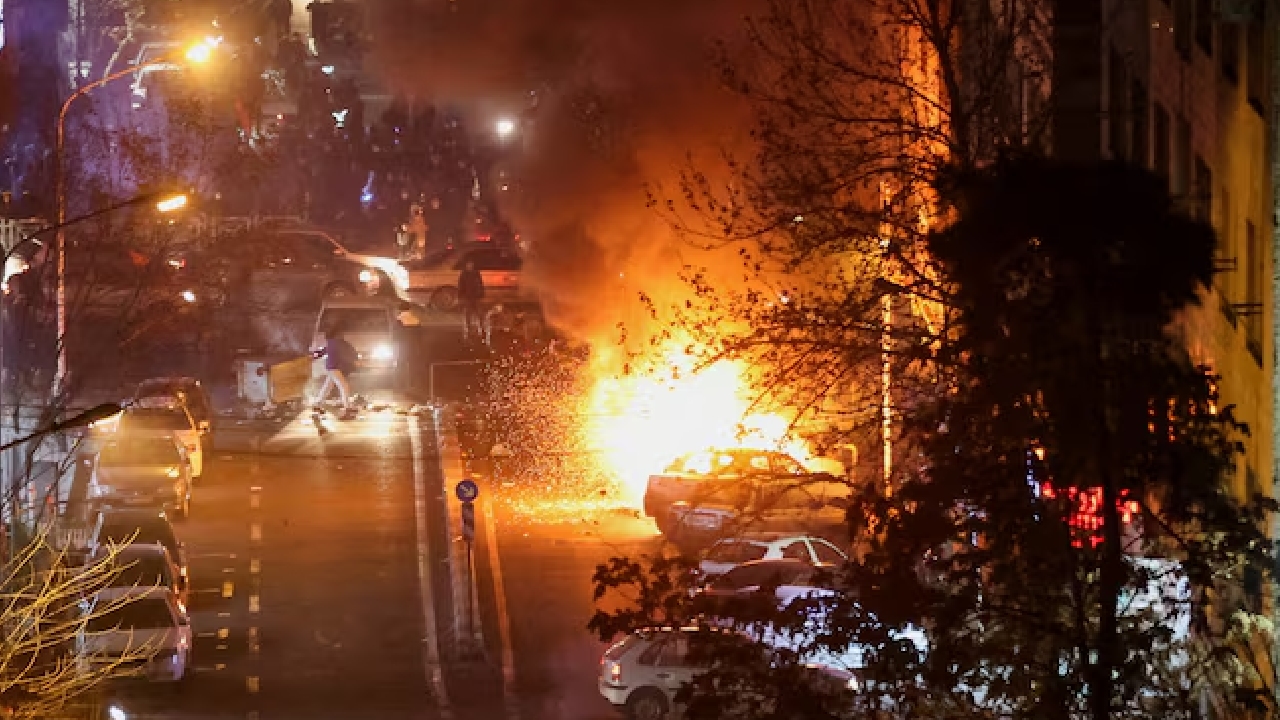 ৮০০ বিক্ষোভকারীর ফাঁসি কার্যকর স্থগিত করেছে ইরান, দাবি হোয়াইট হাউসের