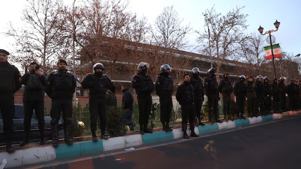 ইরানে সীমিত পরিসরে চালু ইন্টারনেট, নিহত ছাড়িয়েছে ৩ হাজার