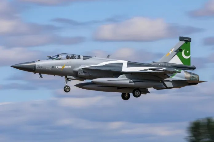 জেএফ-১৭ যুদ্ধবিমানের রমরমা ব্যবসা, আইএমএফের ঋণ লাগবে না পাকিস্তানের