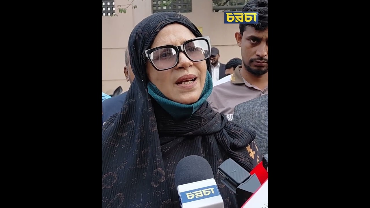 খালেদা জিয়ার জন্য মোনাজাত