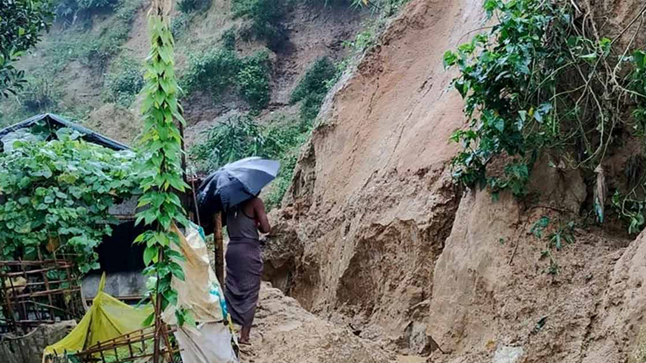 পাহাড়ধসের শঙ্কায় চট্টগ্রামে ৮ আশ্রয়কেন্দ্র প্রস্তুতের নির্দেশ