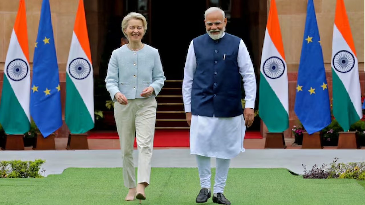 ভারতের প্রধানমন্ত্রী নরেন্দ্র মোদির সঙ্গে ইউরোপীয় কমিশনের প্রেসিডেন্ট উরসুলা ভন ডার লেন। ছবি: রয়টার্স
