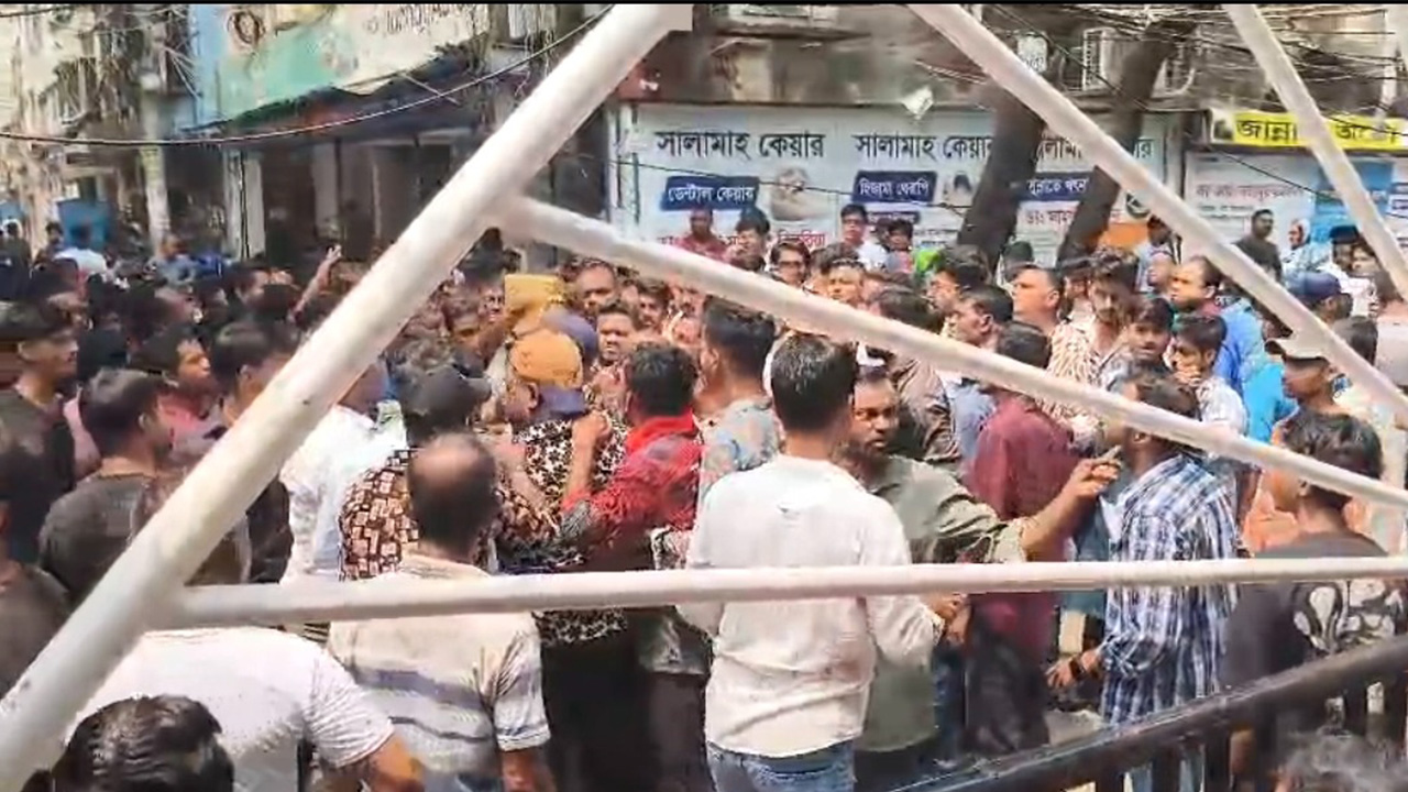 ছাগলের হাট বসাবে কে, এ নিয়ে মোহাম্মদপুরে বিএনপি-স্বেচ্ছাসেবক দলের সংঘর্ষ