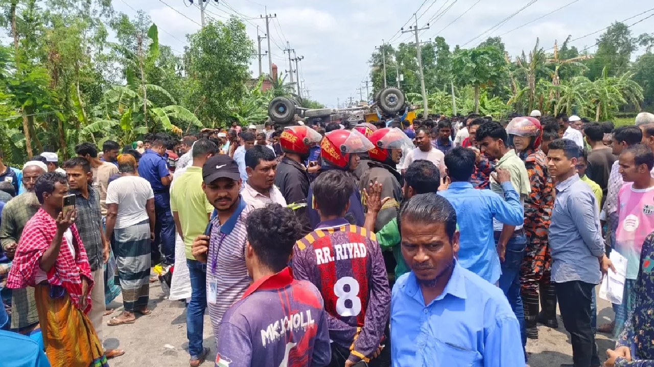 ময়মনসিংহে ট্রাকচাপায় ৪ অটোরিকশাযাত্রী নিহত