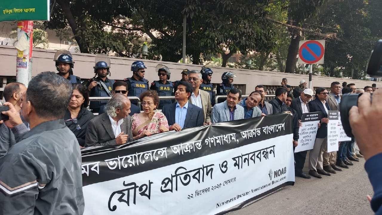 মব ভায়োলেন্স প্রতিরোধে ব্যর্থ অন্তর্বর্তী সরকার: এ কে আজাদ