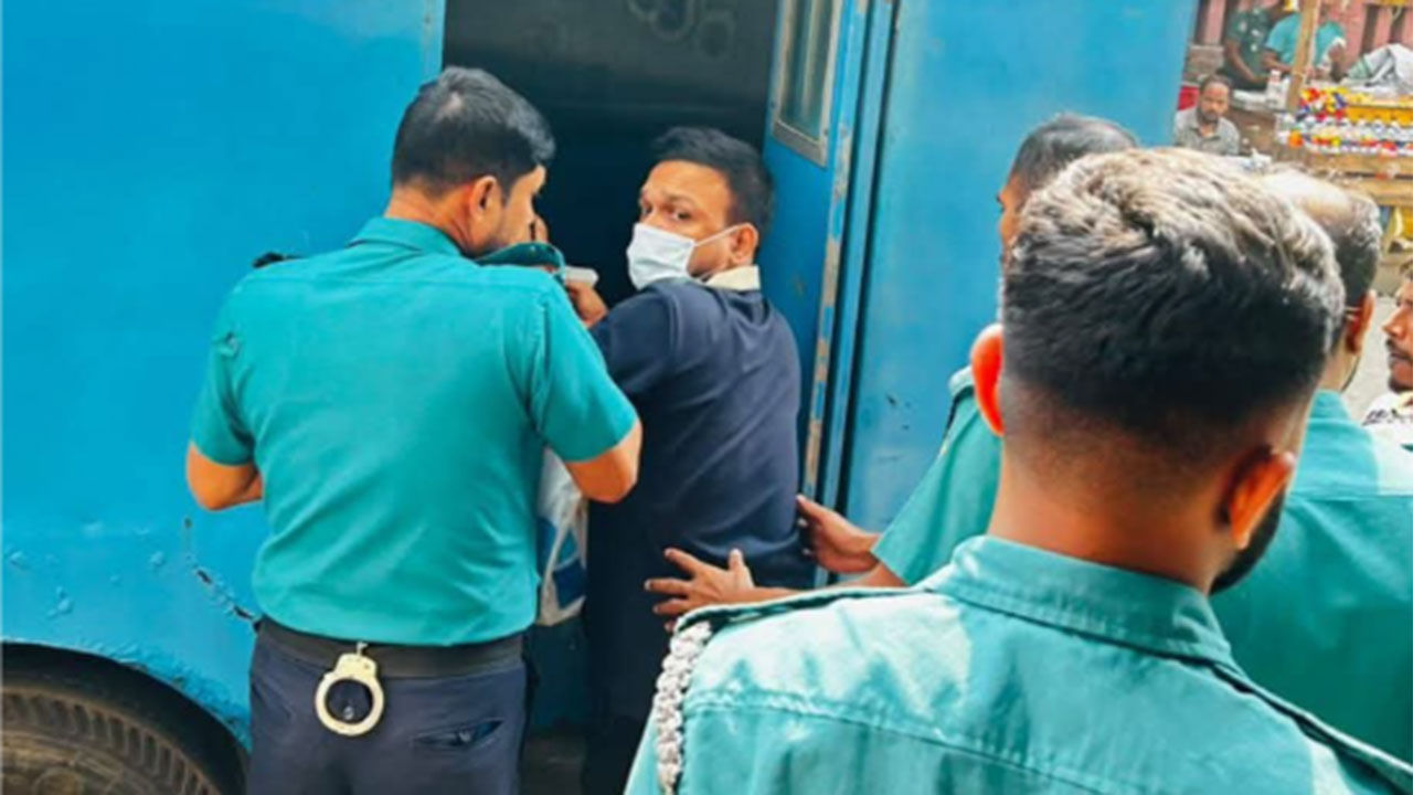আত্মসমর্পণ করে কারাগারে সাবেক স্বেচ্ছাসেবক নেতা ‘বগা’