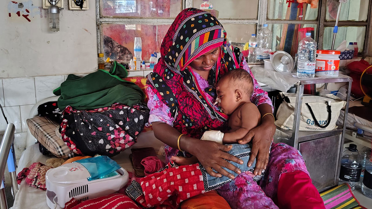 হামের প্রকোপ: সরকারও দৌড়াচ্ছে, সমাধান কত দূর