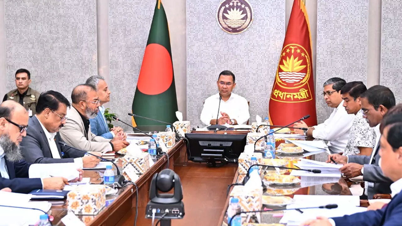 পলিথিন-প্লাস্টিকের অনিয়ন্ত্রিত ব্যবহার বন্ধে কঠোর হওয়ার নির্দেশ প্রধানমন্ত্রীর