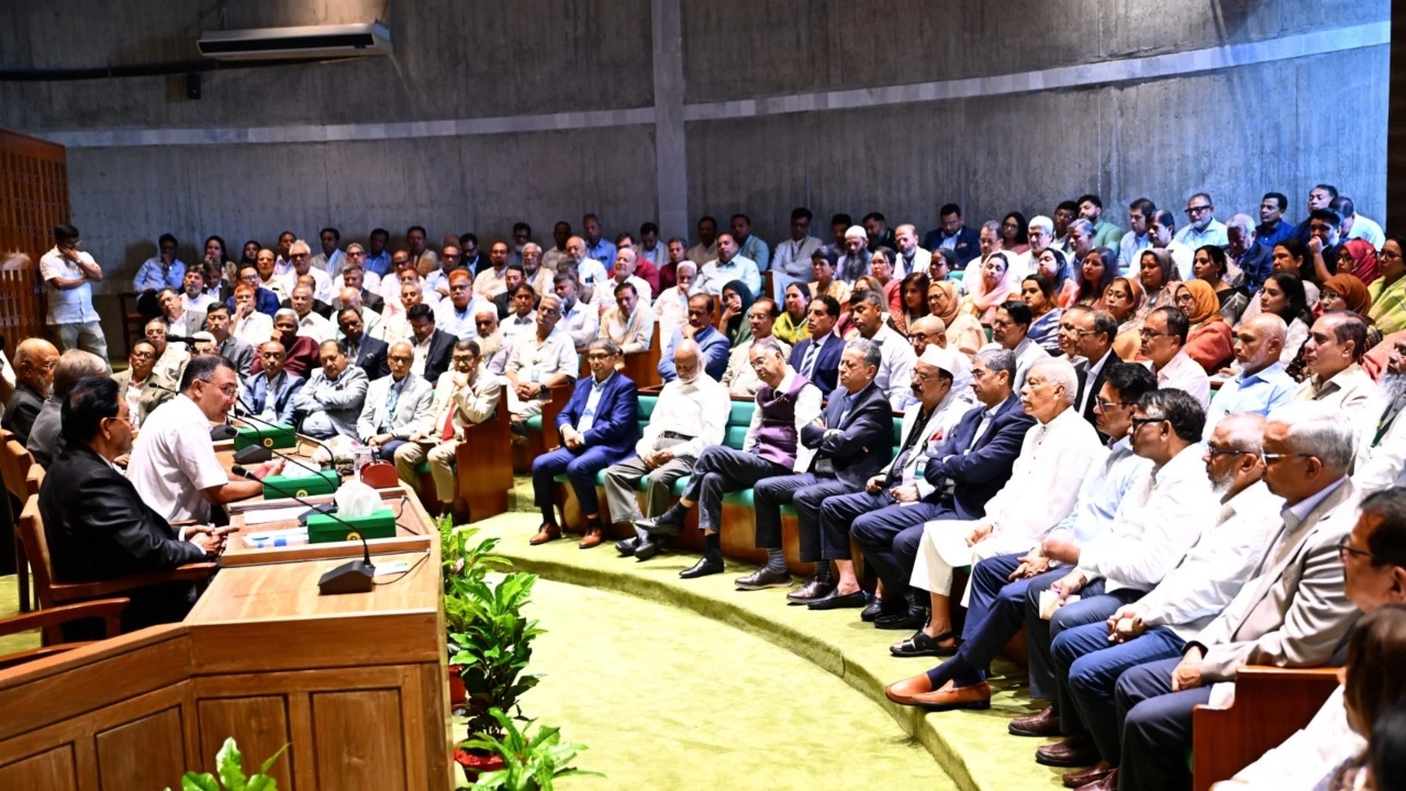 বিএনপির সংসদীয় দলের বৈঠকে কাঁদলেন ফখরুল, আরও যা হলো