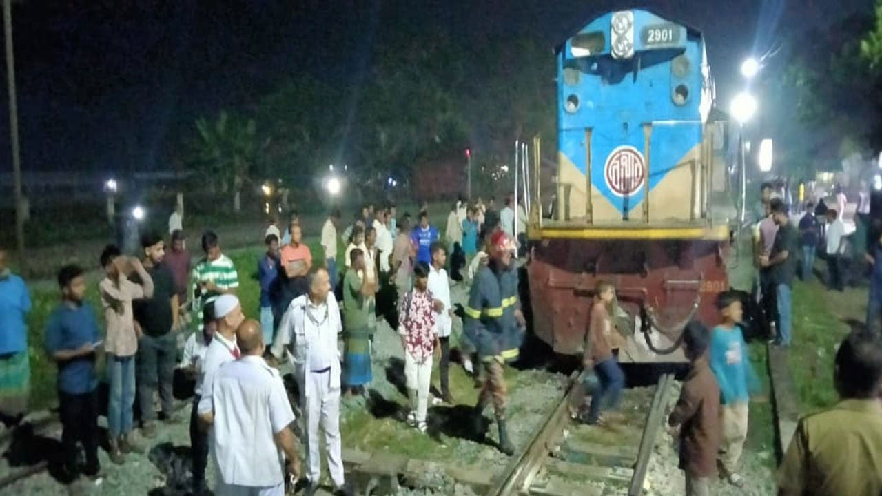 হবিগঞ্জে ট্রেনের ইঞ্জিনে আগুন