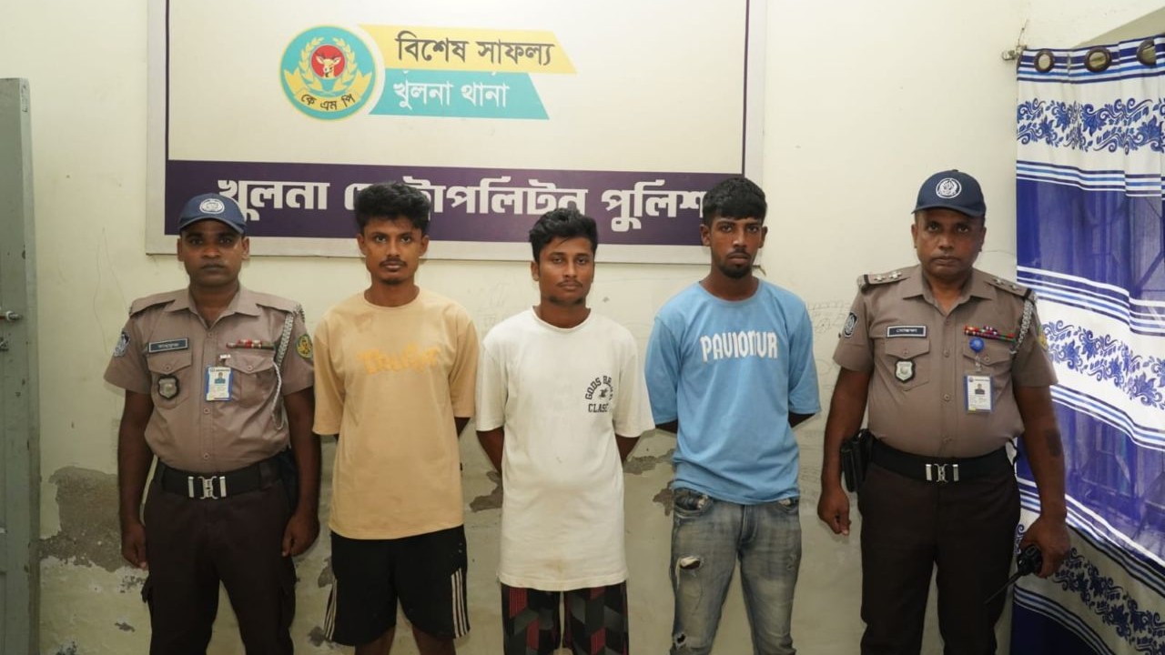 খুলনায় যুবলীগ কর্মী ইসমাইল হত্যা মামলার প্রধান আসামিসহ গ্রেপ্তার ৩
