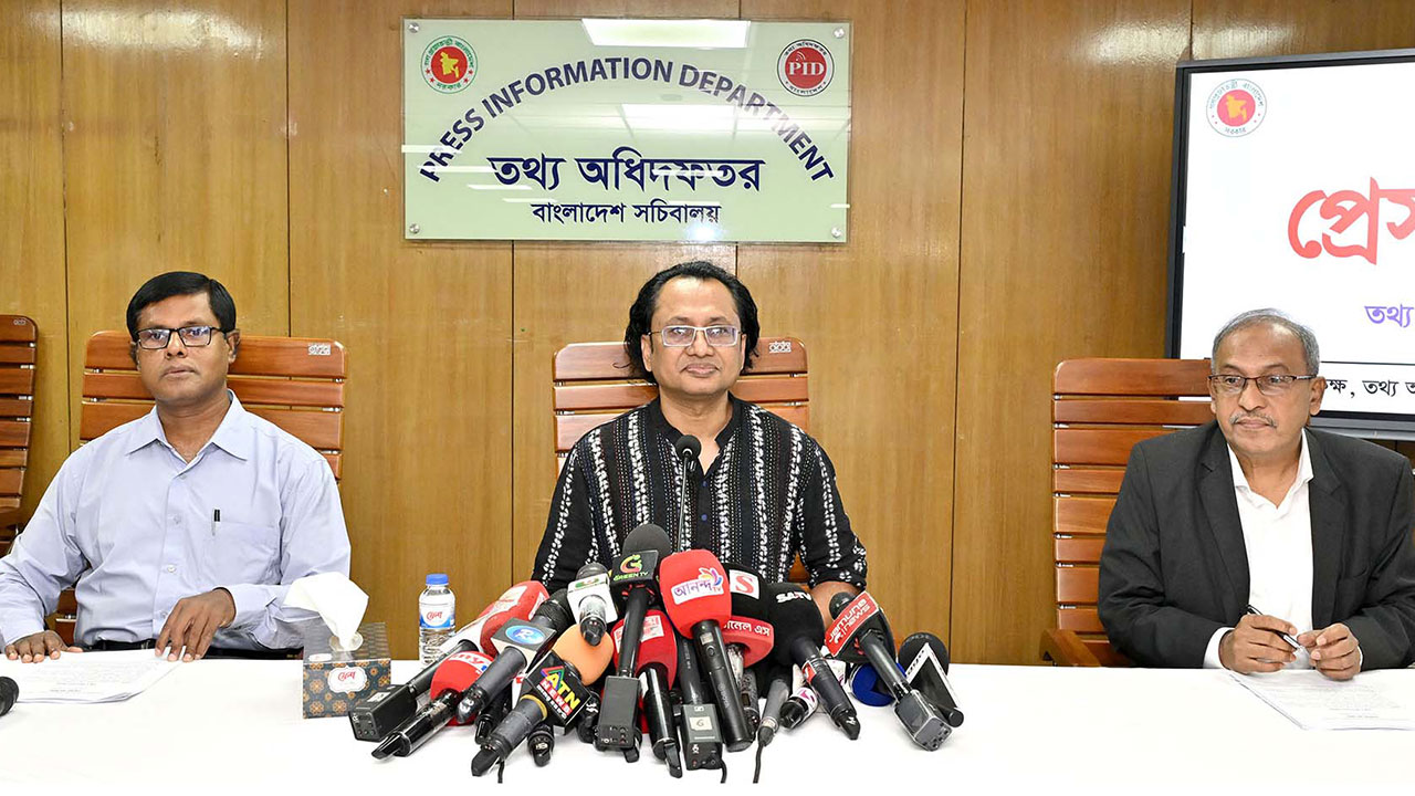 সম্পর্ক ভালো করতে ভারতকে আ.লীগের দণ্ডপ্রাপ্তদের ফেরত দিতে হবে: তথ্য উপদেষ্টা