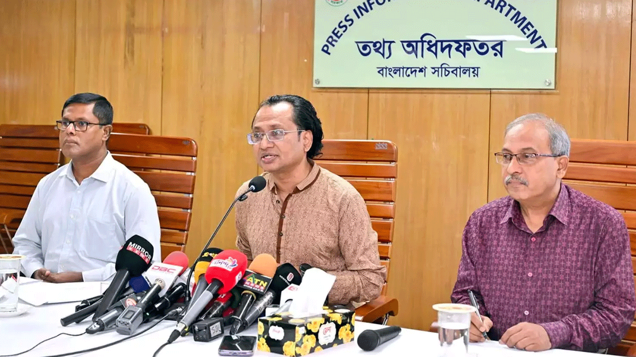 সাকিব মানুষ হিসেবে ‘নষ্ট ও পচে যাওয়া’: তথ্য উপদেষ্টা