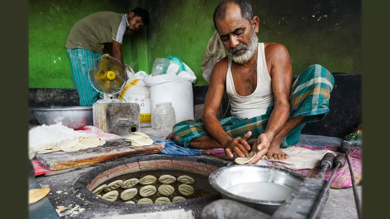 আধুনিক প্রযুক্তি কি বদলে দিচ্ছে বাকরখানির স্বাদ?