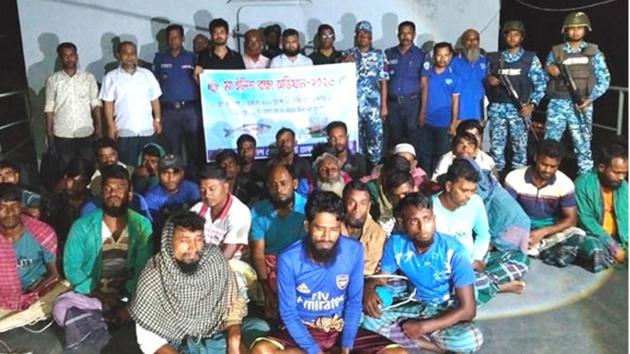 নিষেধাজ্ঞা অমান্য করে ইলিশ ধরায় ৩০ জেলেকে কারাদণ্ড