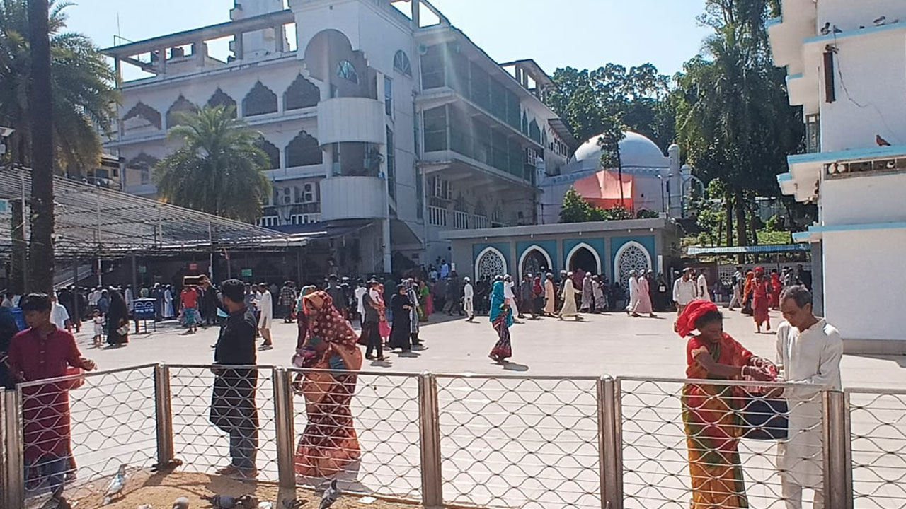 প্রতিদিন গণনা হবে শাহজালাল মাজারের দানবাক্সের টাকা, ৩৫ শতাংশ রাখা হবে ব্যাংকে