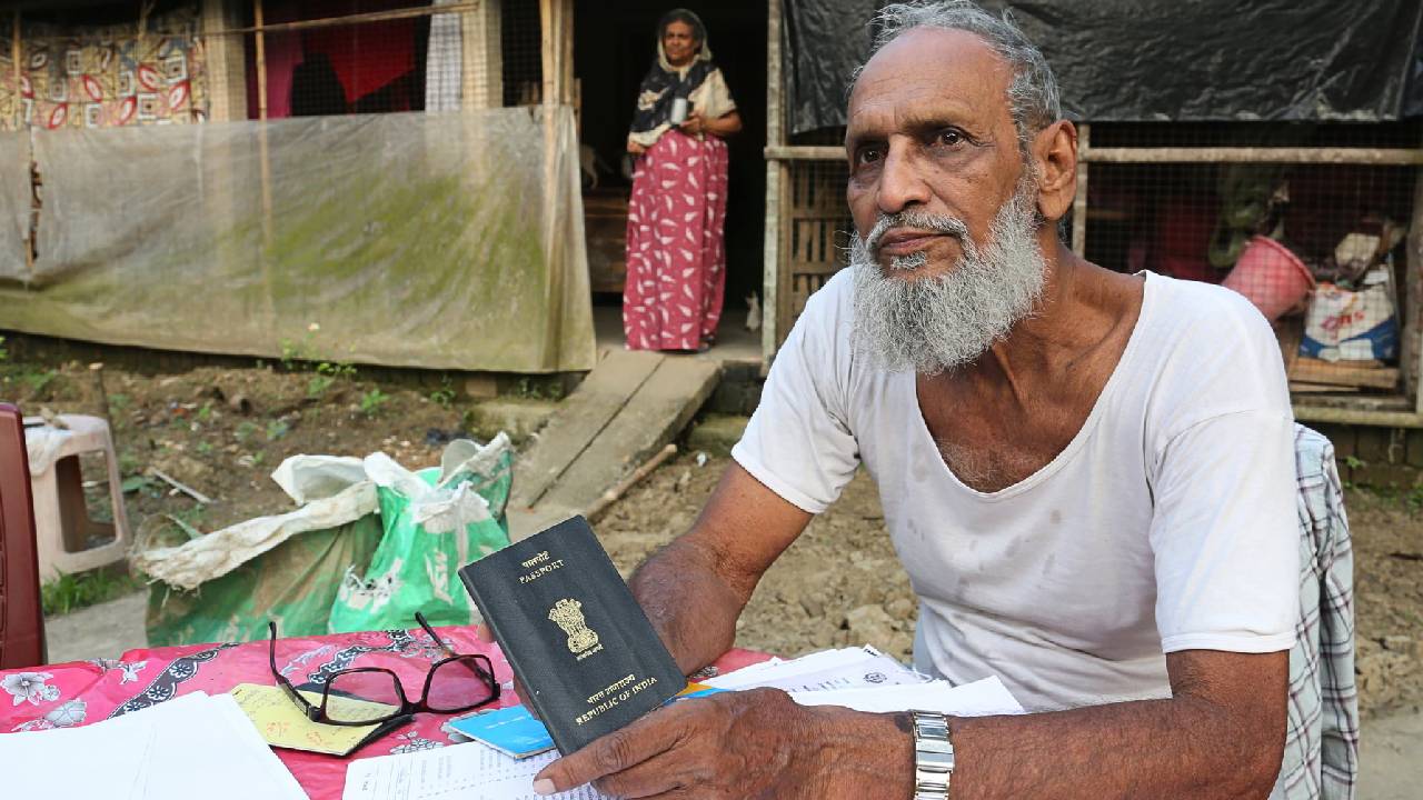 উত্তর ২৪ পরগনা জেলার ৮০ বছর বয়সী মোহাম্মদ হেদায়েত উল্লাহ। ছবি: দ্য গার্ডিয়ানের সৌজন্যে