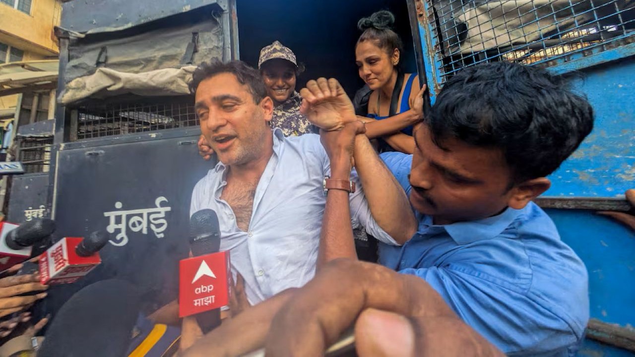 বিক্ষোভে অংশ নেওয়ায় বলিউড অভিনেতা ইমরান খানকে ভারত ছাড়তে বলেছে কর্তৃপক্ষ
