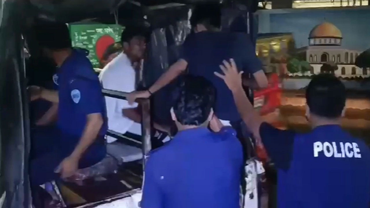 কুমিল্লায় কিশোর গ্যাংবিরোধী অভিযানে আটক ২৫২