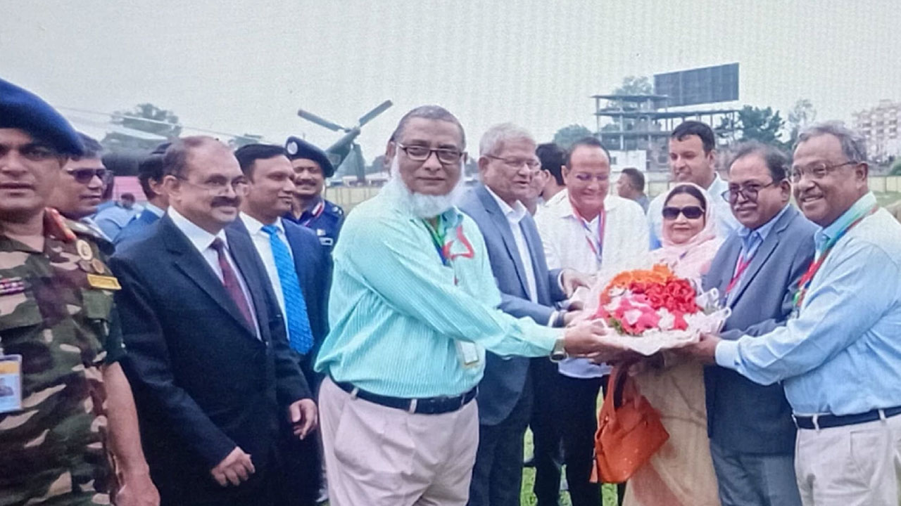 ঠাকুরগাঁও পৌঁছেছেন রাষ্ট্রপতি